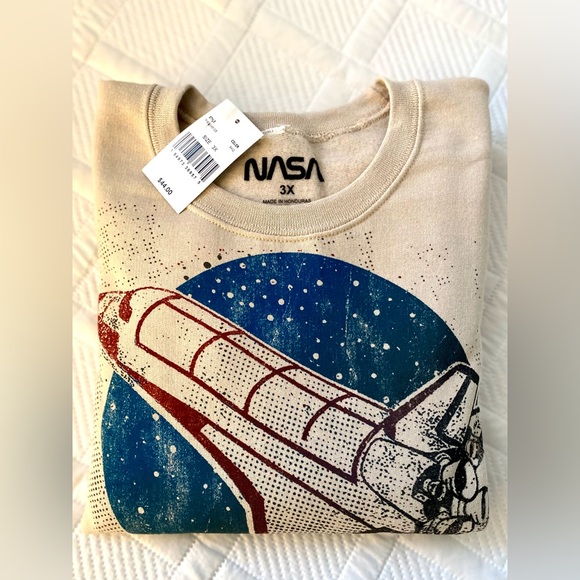 NWT Belk Cream NASA Graphic Women's Crewneck Sweater - Picture 7 of 9
